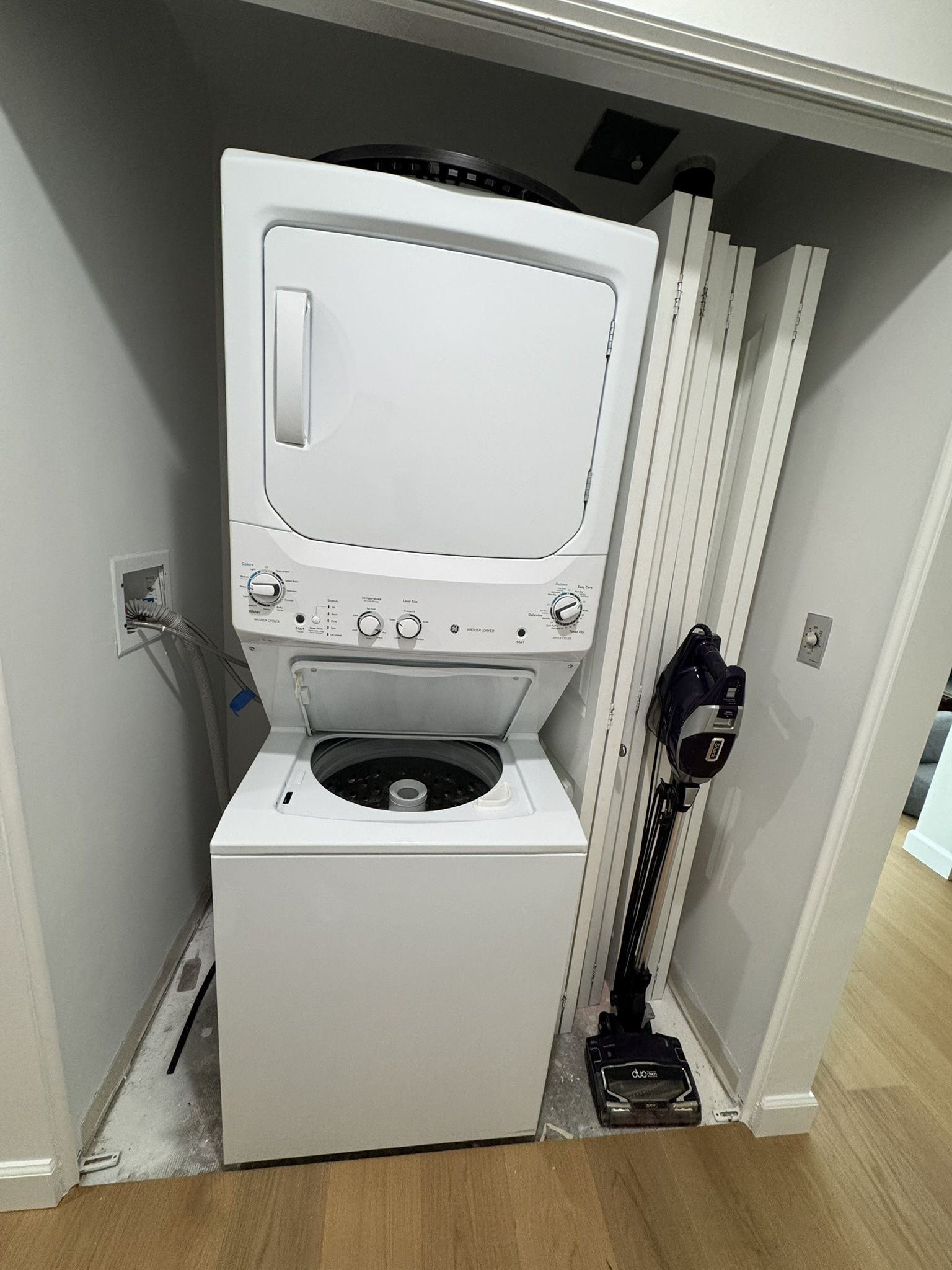 Like New GE Combination Washer/Dryer