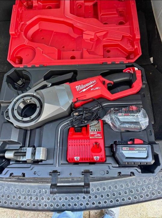 Milwaukee-M18-FueI-Pipe Threader-Kit