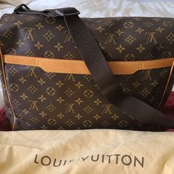 Authentic LV Large Messenger Bag In Like Brand New condition