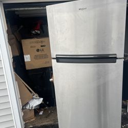 Like New  Refrigerator 28/68