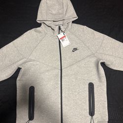 NIKE TECH