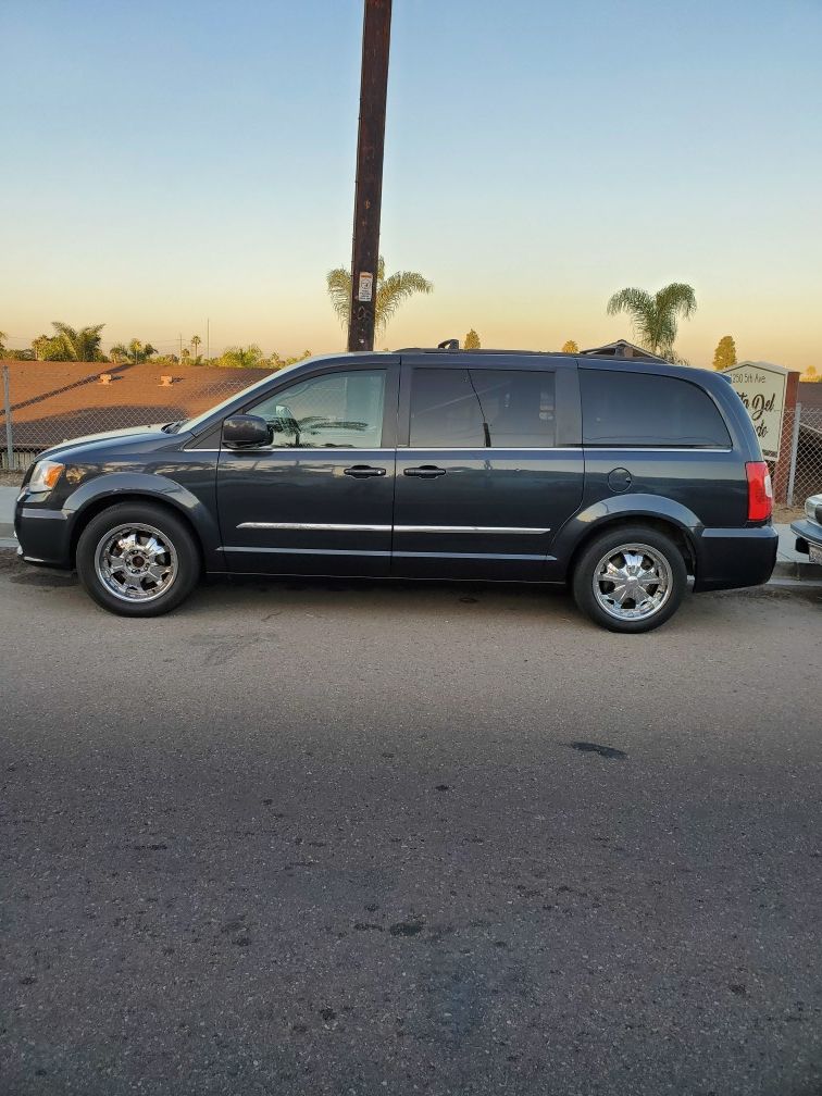 2013 Chrysler Town & Country