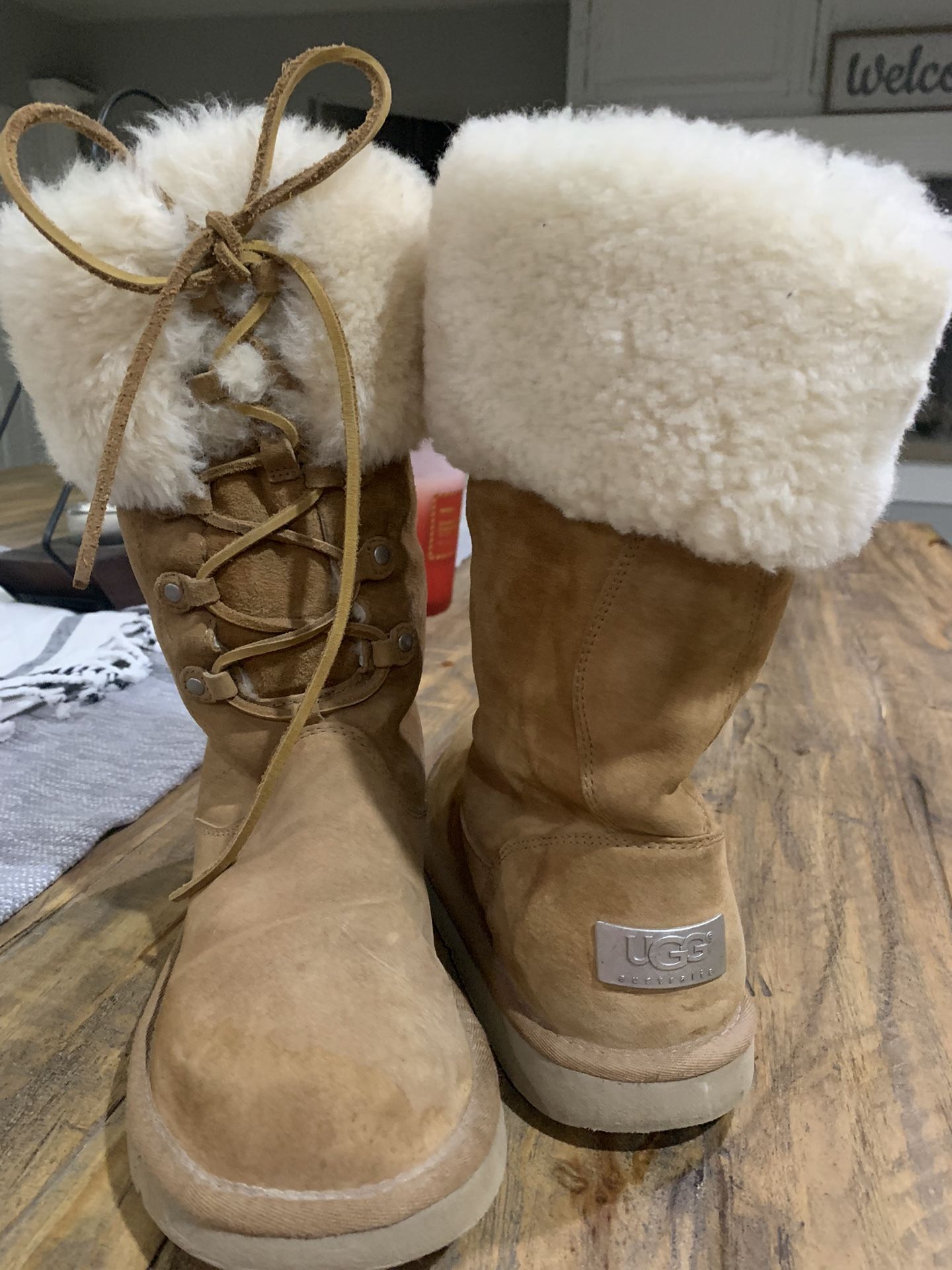 Ugg Montclair S/N 1892 boots