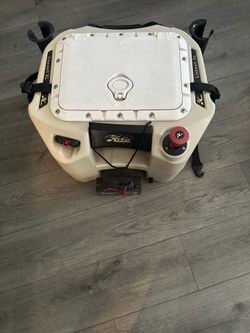 Hobie XL livewell bait tank