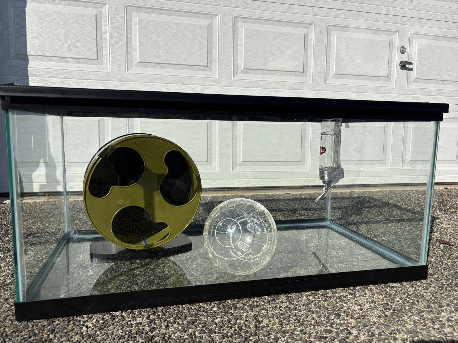 Large 50 gallon fish tank with hamster accessories