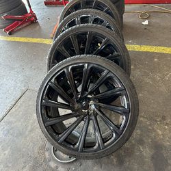 22s Gloss Black Wheels 5x115/120 With Good Tires