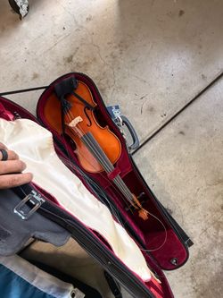 Broken string violin