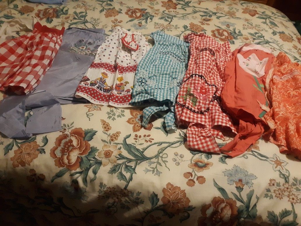 7 VINTAGE APRONS