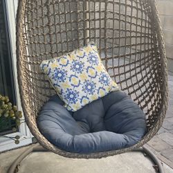 Hanging Egg Chair With Cushions 