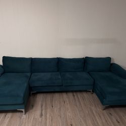 Demarcus 130.5” Wide Symmetrical Sofa & Chaise by Ivy Bronx
