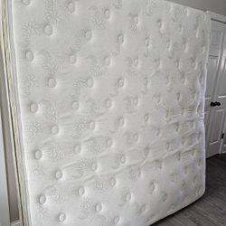 Bed King Mattress, 2 Piece Box Spring, Ajustable Metal Frame,  Upholstered Headboard