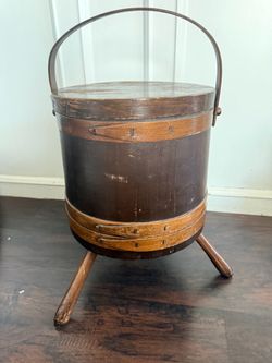 Decoration-wooden bucket