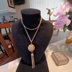 Beautiful gold chain ball and streamers. $20. Read Description.