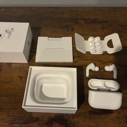Apple AirPod Pros 3 Earbuds with Charging Case *Live Translation*