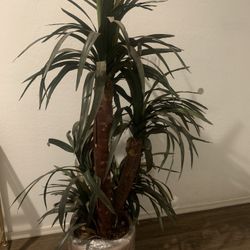 5 Ft Fake Plant 