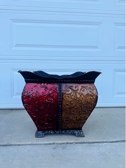 Decorative metal planter