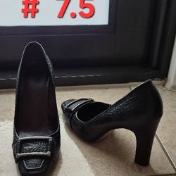 Diferents Shoes  $  3  a Pair