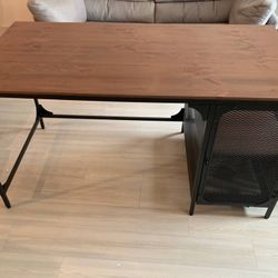 Office / Home Desk - Like New 