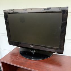 LG Flatscreen TV 26”