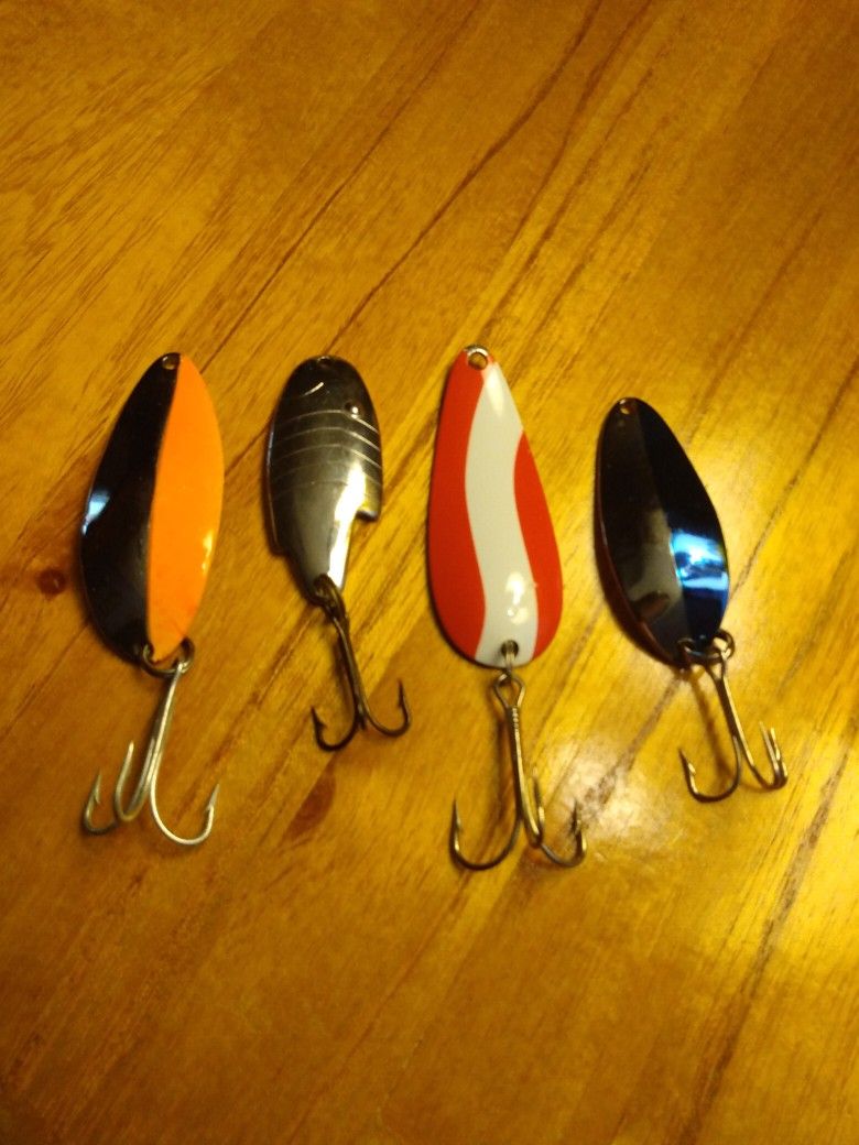 4 FISHING LURES