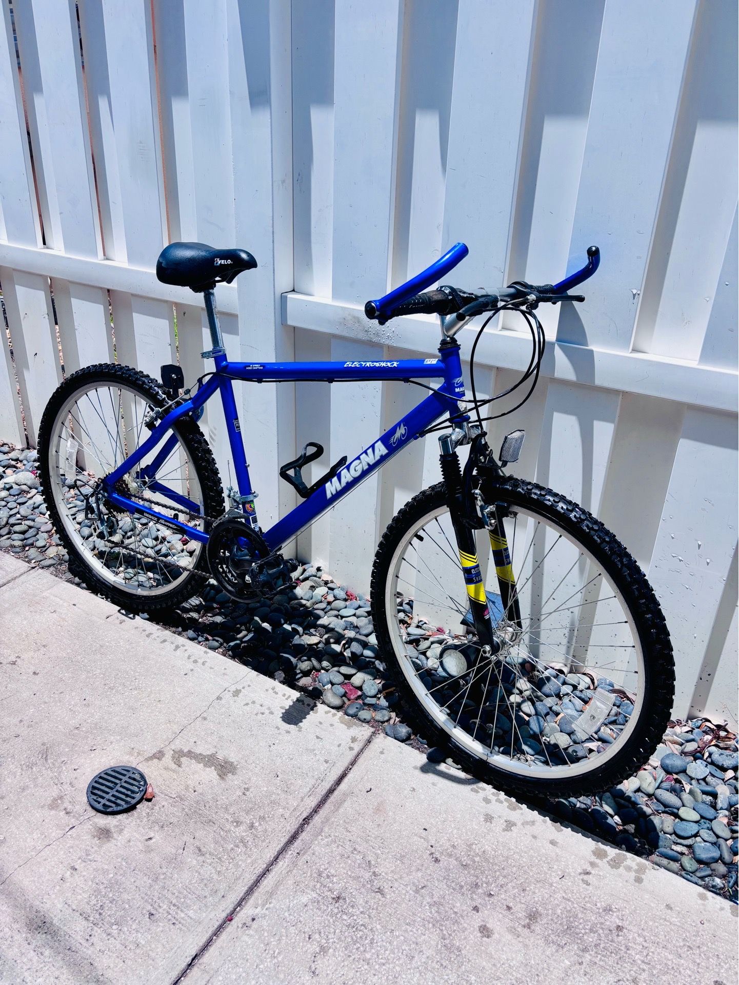 Magna Electro Shock Mountain Bike – 18 Speed – Front Suspension