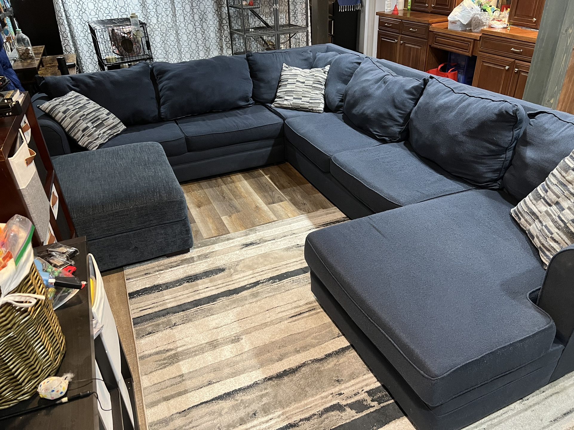 Bob’s Furniture Nova 4pc Sectional with Chaise