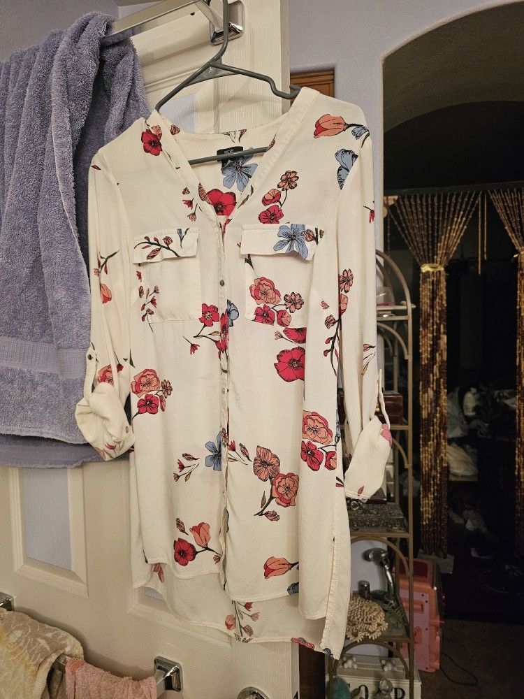 F&F Women's Shirt Size 8 In Excellent Condition Like New