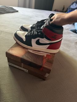 Air Jordan 1 Black Toe