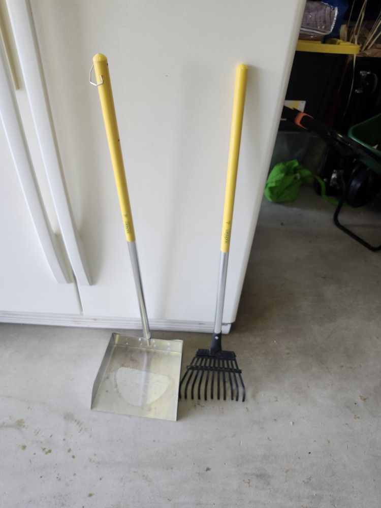 Dog Rake and Scoop Set for Picking Up Pet Waste, Large (2 Units)
