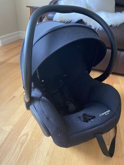 Maxi cosi car seat and base included