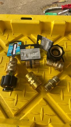Pressure washer connectors