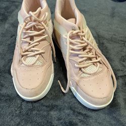 Guess Shoes Pink Size 5