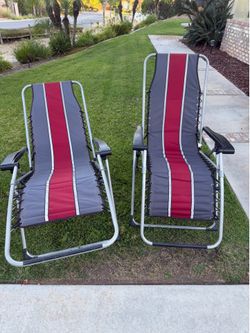 2 Lounger Chairs Zero Gravity