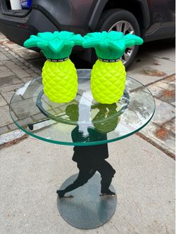 2 new plastic pineapple drink tumblers