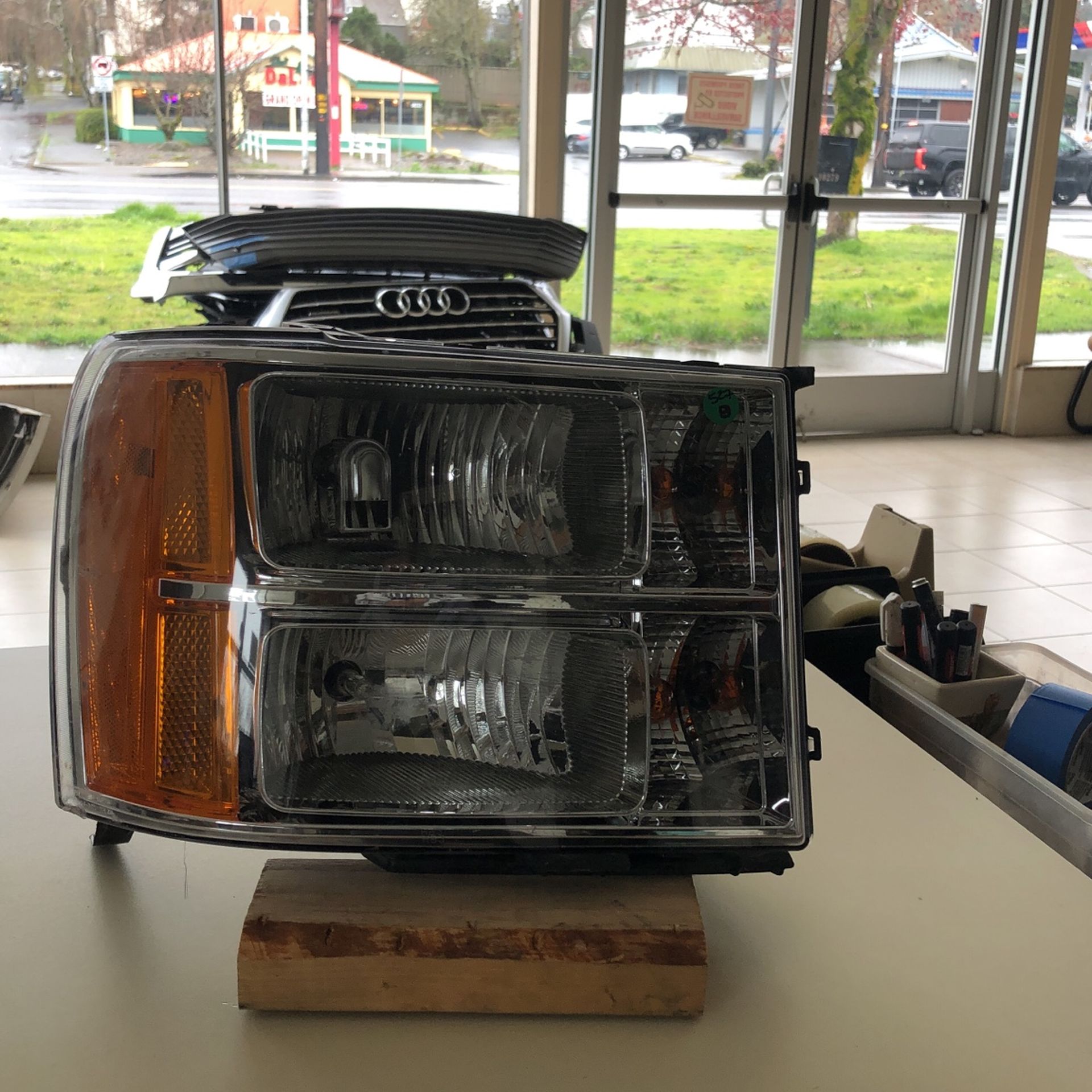 2007 To 2014 GMC Sierra Headlight Passenger Side Assembly #527B FA502