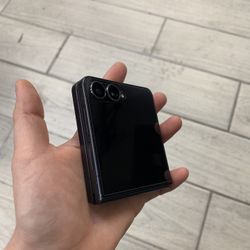 Samsung Z Flip7 256GB Unlocked- Black - Babcock 