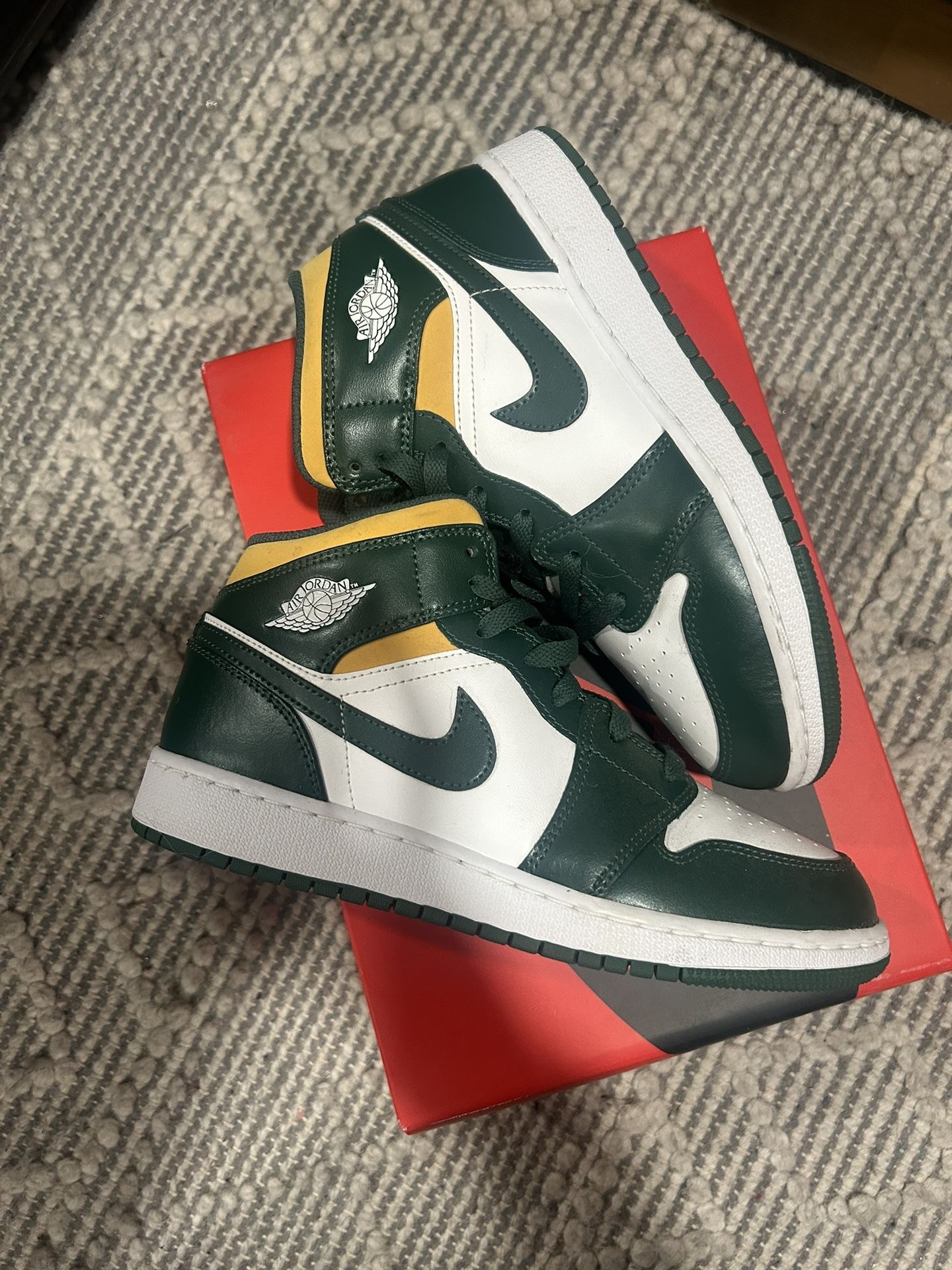 Jordan 1 Mid Seattle Supersonic