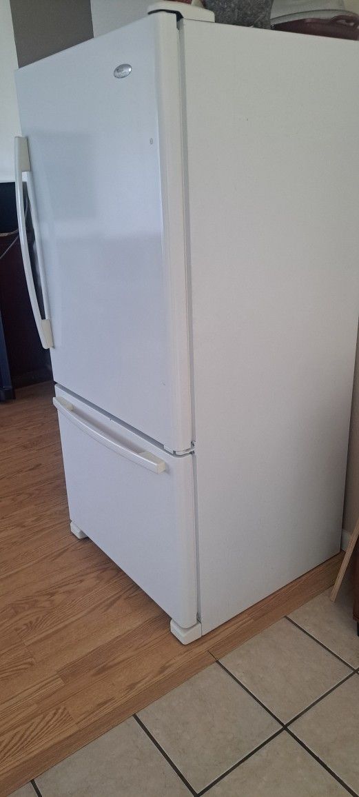 Whirlpool Gold Refrigerator 