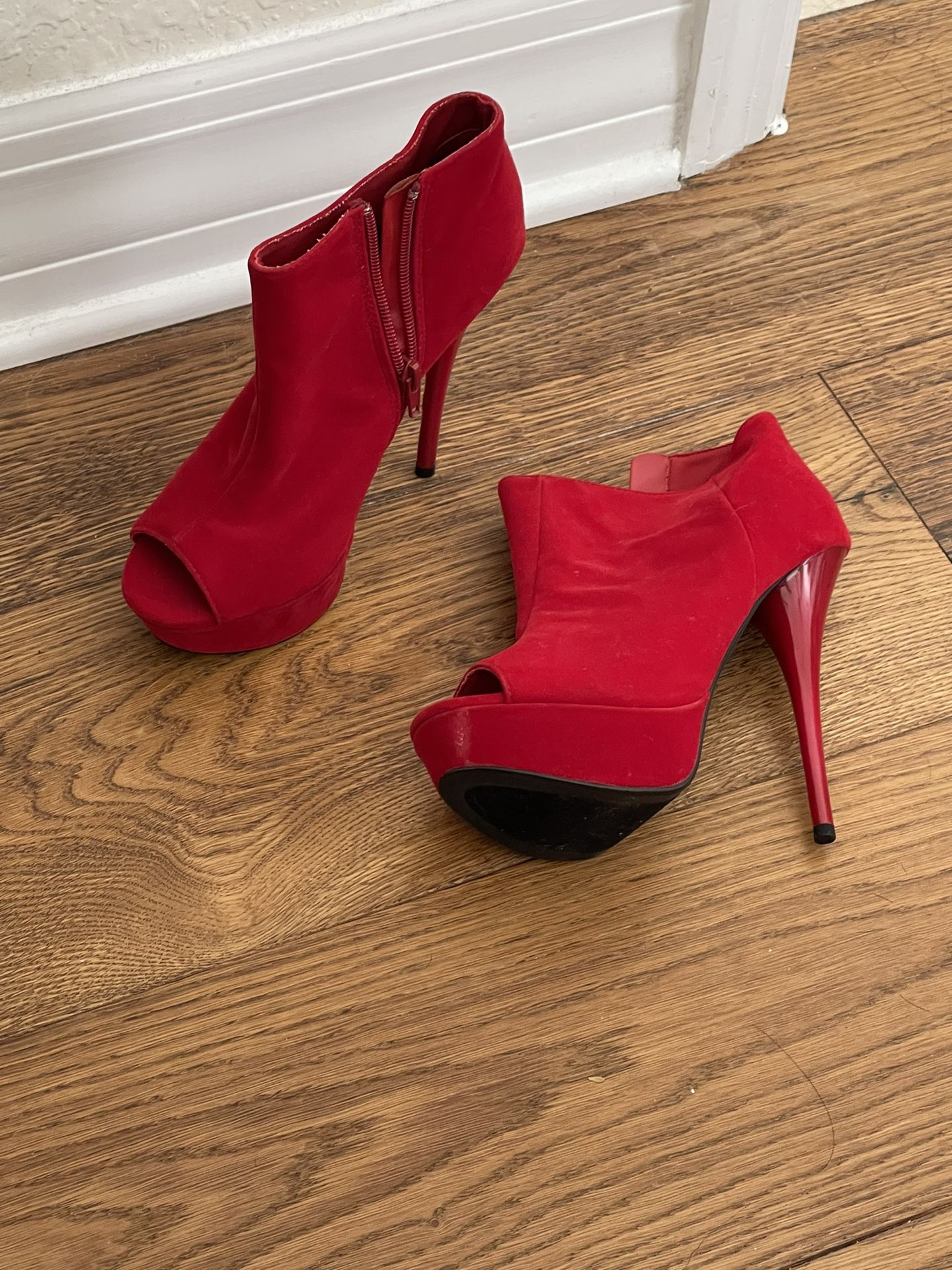 Red Sexy Shoes 5.5 Or 6