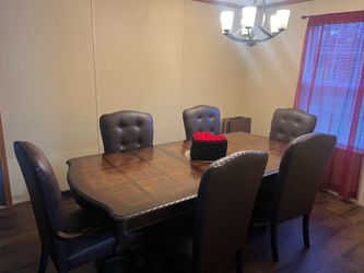 Dining room table with removable leaf