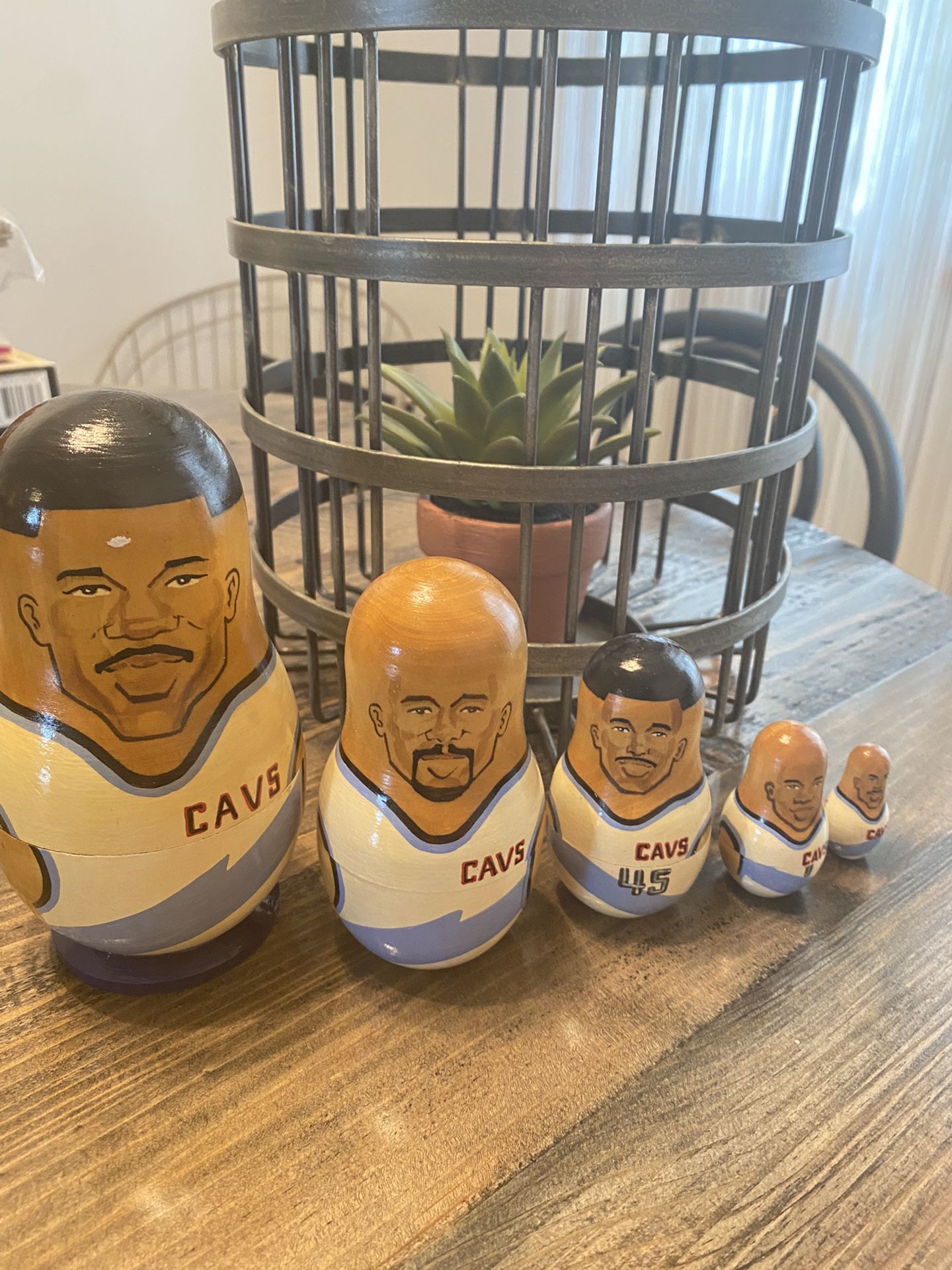 Vintage 1999 Cleveland Cavaliers wooden Russian nesting doll -Great collectible basketball set!