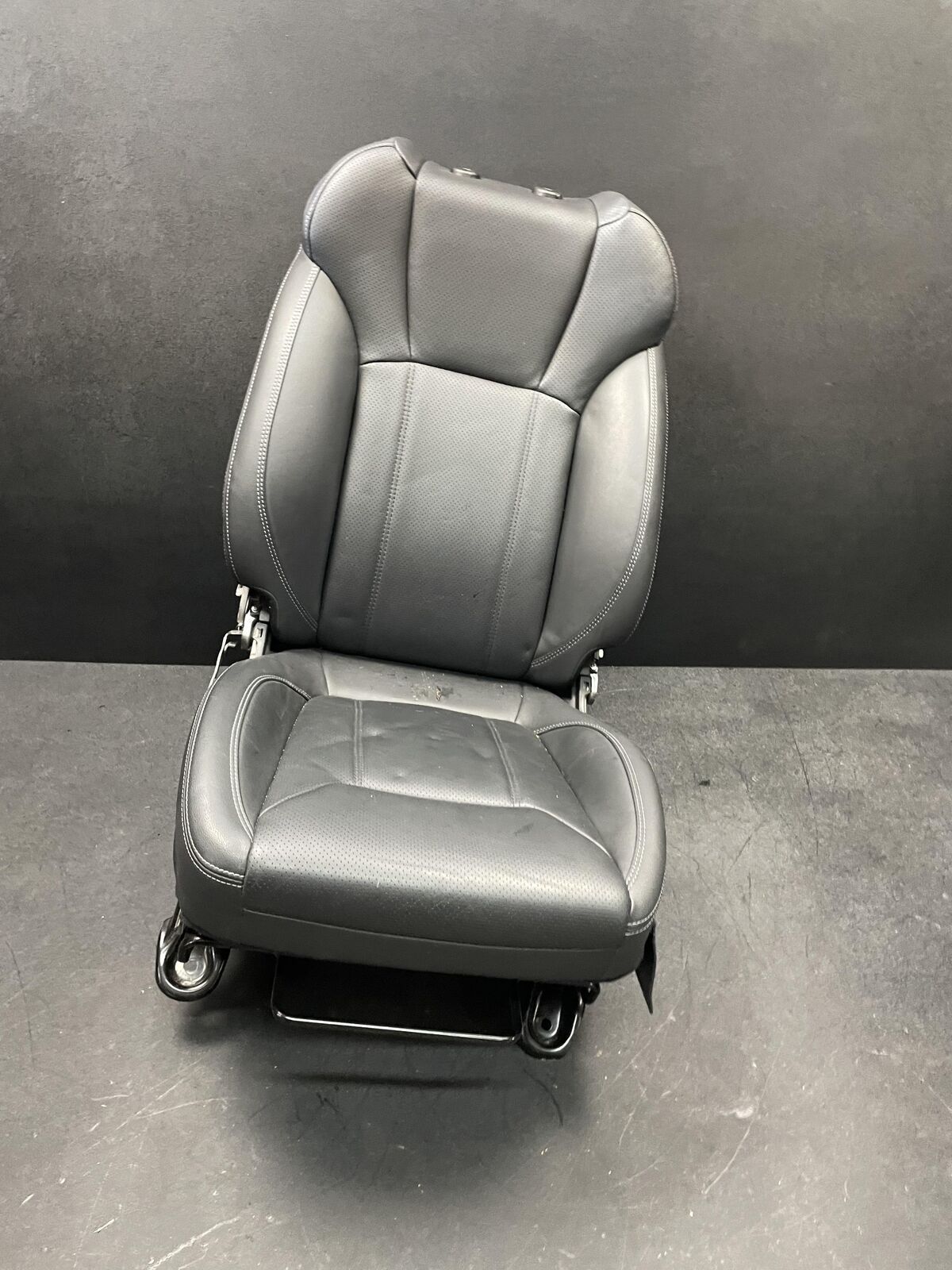 Front Right Passenger Side Seat Leather 2022 Subaru Forester 2019 2020 - 2024 (S893)
