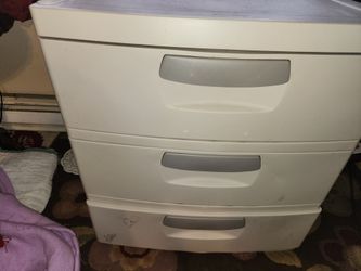 Plastic drawer thing