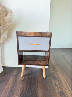 Night stand with storage drawer