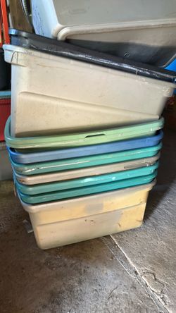 33 gallon totes with lids $5 each