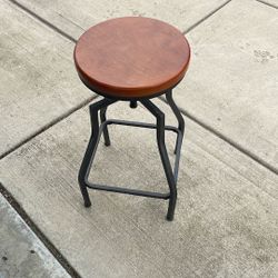 Nic Stools (2)