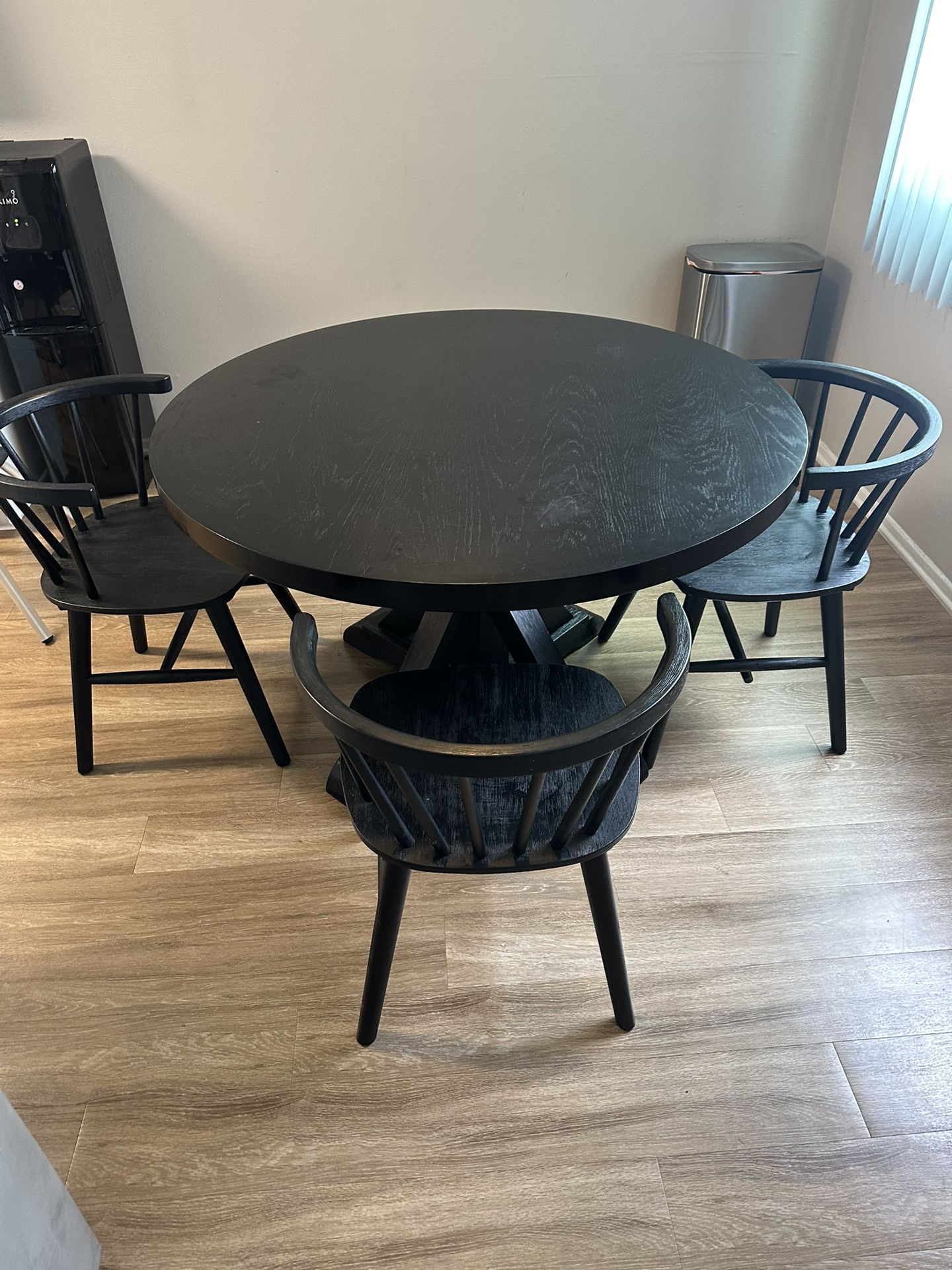 Round Kitchen Table