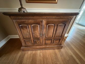 Maple Classic Manor Flip Top Server from Ethan Allen Great condition