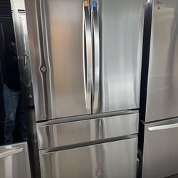 New Open Box Lg Full Size Refrigerator With Indoor Water And Ice Dispenser 