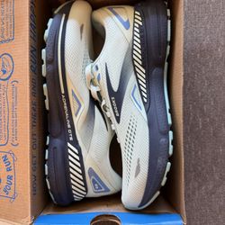 Brooks Running Shoes Sz Women's 11